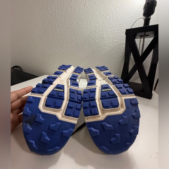 On Running Black and White Athletic Shoes - Picture 6 of 7